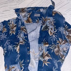 Women’s Hawaiian shirt